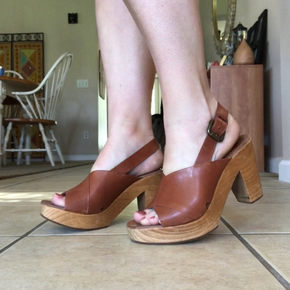 Gorgeous Zara Leather Clogs ✨